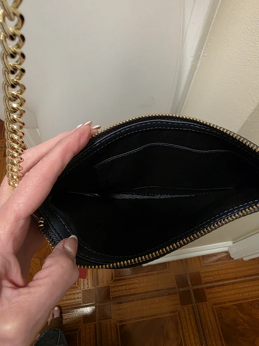 Lilly Pulitzer Navy Crossbody Bag with Gold Chain Strap and Logo - Picture 3 of 4